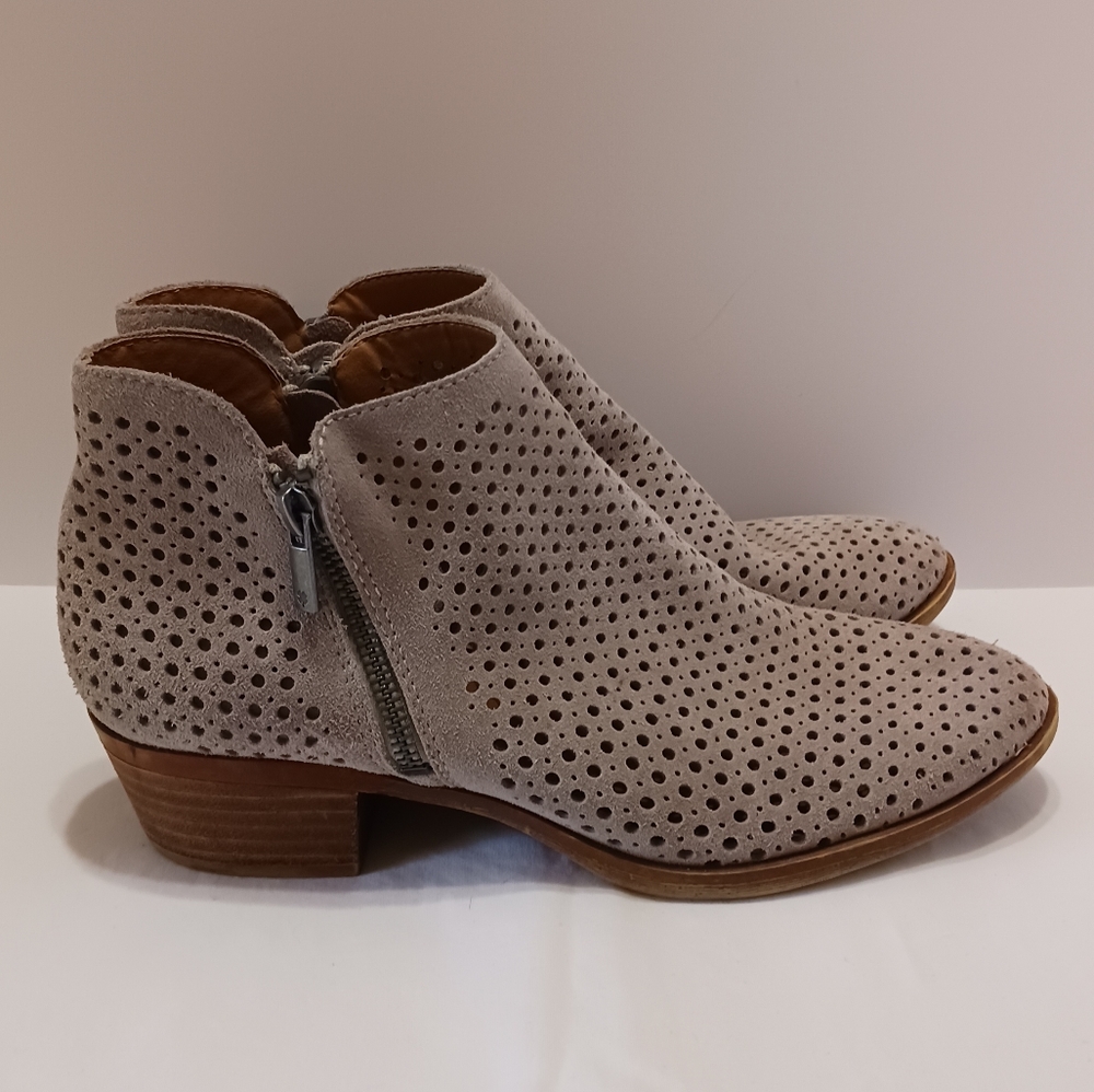 SOLD 🍀Lucky Brand Suede Taupe Booties Size 9 - Picture 1 of 9